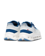 Chaussures de course blanches et bleues On Cloudmonster