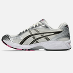 Chaussures de running ASICS blanches et roses