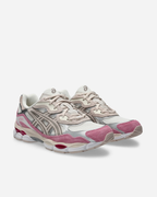 Chaussures de running ASICS beiges et roses