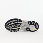 Chaussures de running ASICS blanches et noires