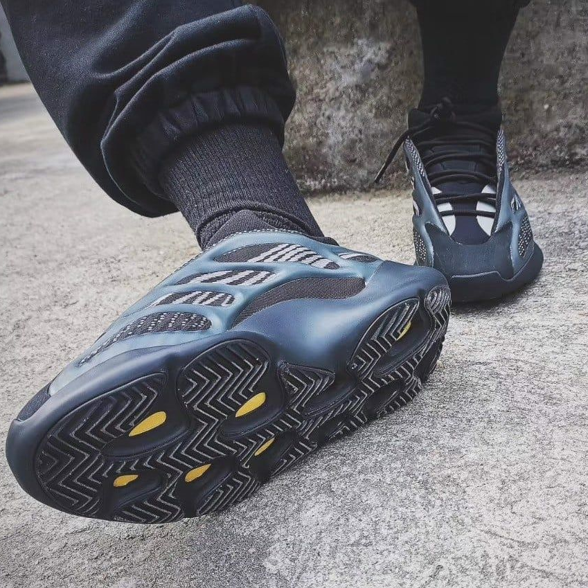 Yeezy 700 Sneakers Triple Black