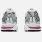 Chaussures de running ASICS blanches et roses